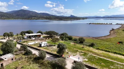 Riflesso delle montagne sul lago
